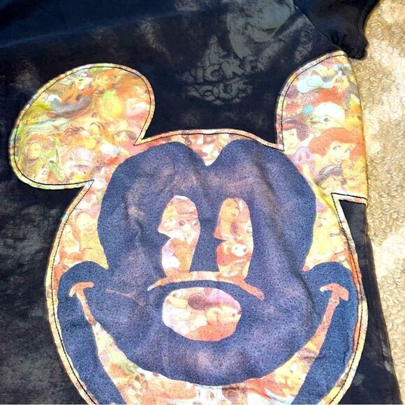 Disney store T-shirt size L - Picture 1 of 9
